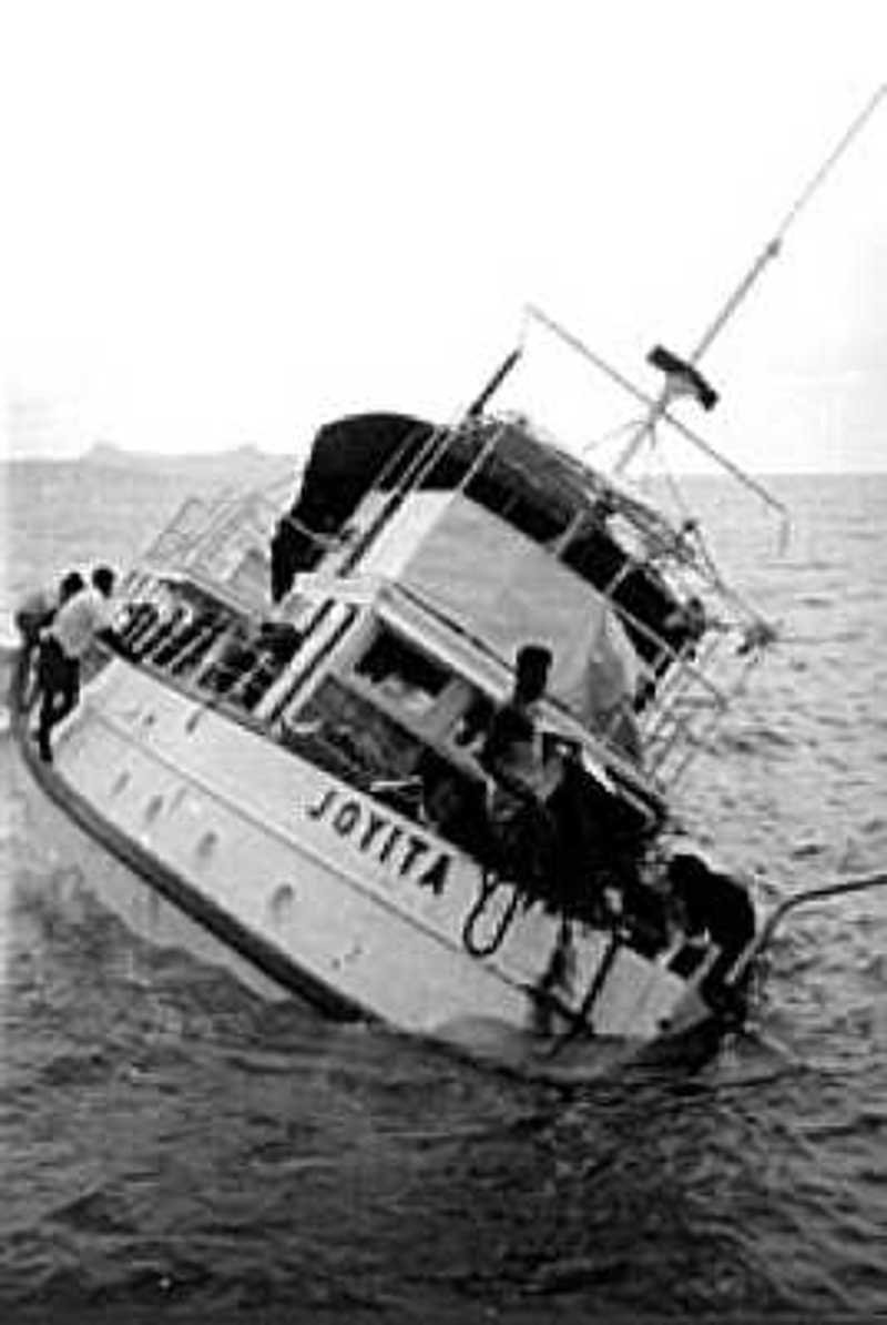 Το Joyita βρέθηκε μισοβυθισμένο.