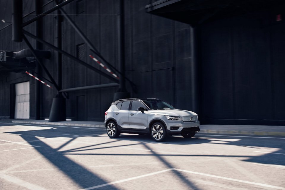 H Volvo αποκαλύπτει το ηλεκτρικό XC40