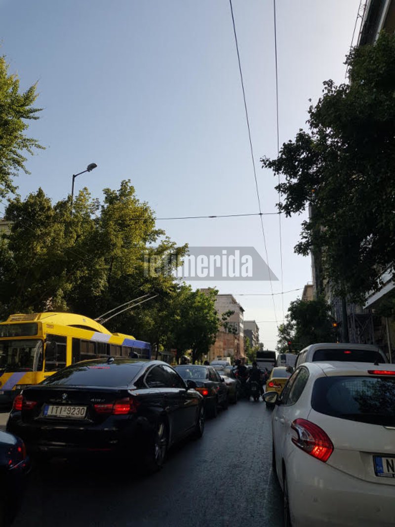Ακινητοποιημένα ΙΧ στην Πειραιώς