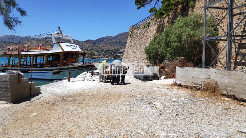 εργασίες αποκατάστασης στο λιμάνι της Σπιναλόγκας
