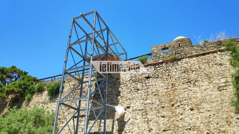 Σκαλωσιά στην Σπιναλόγκα