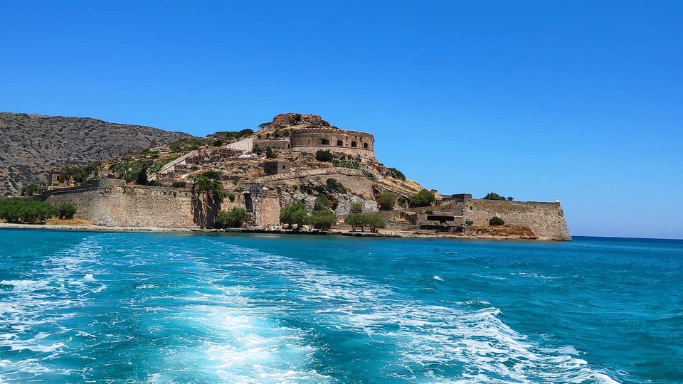 Η Σπιναλόγκα από καραβάκι