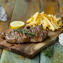 Το George's steak house- Μπιφτεκούπολη είναι από τα παλαιότερα μαγαζιά της Γλυφάδας