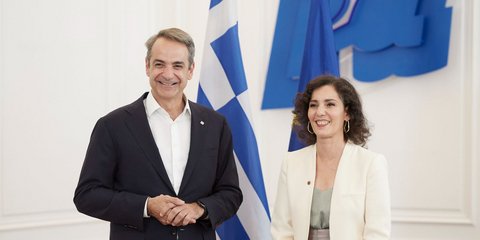 O Kυριάκος Μητσοτάκης με την Επίτροπο Ισότητας και Κρίσεων της ΕΕ Hadja Lahbib