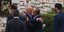 Ο Νίκος Δένδιας αγκαλιάζει το Μεβλούτ Τσαβούσογλου στην Αθήνα