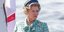 Η Ιμέλντα Στόντον ως βασίλισσα Ελισάβετ Β' πάνω σε σκάφος