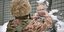 Ουκρανός στρατιώτης χρησιμοποιεί φωτογραφία του Ρώσου προέδρου, Πούτιν για σκοποβολή