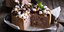 Λαχταριστή τούρτα-παγωτό με marshmallows, φιστίκια και σοκολατένια κουφέτα