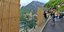 Φράχτης σε χωριό στην Αυστρία για να εμποδίσουν τη θέα σε τουρίστες
