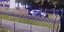 Η στιγμή που ο κλέφτης του αυτοκινήτου αφήνει το μωρό στην άκρη δρόμου στη Νέα Ζηλανδία