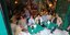 Για aperitivo σε γνωστό μπαρ στο κέντρο της Αθήνας ο Δ. Κουτσούμπας με τους υποψήφιους ευρωβουλευτές του ΚΚΕ