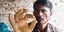 O Ινδός εργάτης Ρατζού Γκοντ που βρήκε το διαμάντι των 19 καρατίων 