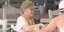 Η Κάιλι Μινόγκ κατεγράφη από τον φωτογραφικό φακό στη διάρκεια των διακοπών της στη Μύκονο