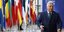Ο Βίκτορ Όρμπαν δίπλα σε σημαίες της ΕΕ