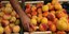 Πάνω από 20.000 τόνοι φρούτα έχουν ξεμείνει στην Ημαθία -Οι νταλίκες τα πουλάνε 