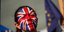 πολίτης του Ηνωμένου Βασιλείου διαμαρτύρεται για το Brexit/Φωτογραφία: AP