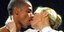 Η Μαντόνα φιλά παθιάρικα των 25χρονο φίλο της μπροστά σε χιλιάδες φανς της [εικό