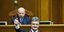 Με το μαστίγιο και το καρότο ορκίστηκε ο νέος πρόεδρος της Ουκρανίας: Θέλει και 