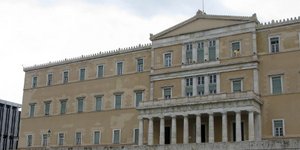 Να γιατί ήθελαν επίδομα 4.000 ευρώ οι υπάλληλοι της Βουλής