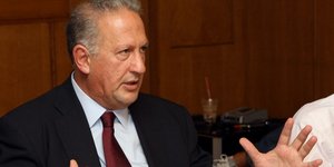 Ο Σκανδαλίδης εξγηγεί γιατί απέχει από την ψηφοφορία