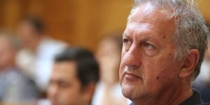 Ο Σκανδαλίδης επιλέγει αποχή και ο Βενιζέλος τον διαγράφει