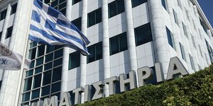 Εικόνες από το εξωτερικό του κτιρίου όπου στεγάζεται το Χρηματιστήριο Αθηνών