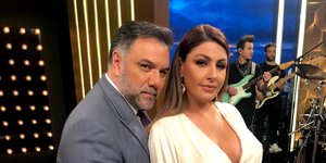 Ο Γρηγόρης Αρναούτογλου με την Έλενα Παπαρίζου