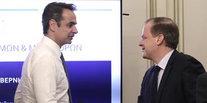Ο πρόεδρος της ΝΔ Κυριάκος Μητσοτάκης και ο Κώστας Καραμανλής