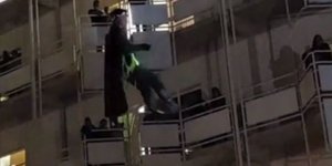 Στιγμιότυπο από τους ιπτάμενους πυροσβέστες