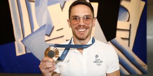 Ο Λευτέρης Πετρούνιας «πάτησε» στην Ελλάδα με το χάλκινο στο στήθος