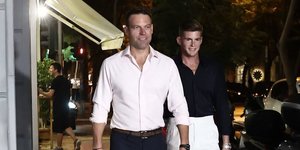 Στέφανος Κασσελάκης και Τάιλερ ΜάκΜπεθ σε νυχτερινή έξοδο