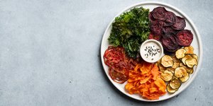 Τσιπς λαχανικών ψημένα στο air fryer / Φωτογραφία: Shutterstock