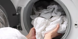 Ρούχα χωρίς χνούδια μετά το πλυντήριο; Δοκιμάστε αυτό το απλό κόλπο