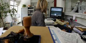 Λήγει η προθεσμία για τις φορολογικές δηλώσεις -Τι θα κοστίσει η υποβολή με καθυ