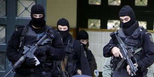Προσαγωγή ύποπτης γυναίκας για συμμετοχή στους «Πυρήνες της Φωτιάς»