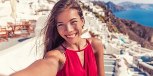 Ομορφη Κινέζα βγάζει σέλφι- Φωτογραφία: Shutterstock