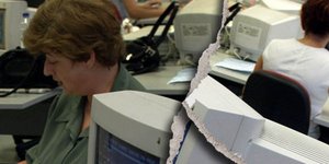Ανένδοτη η Τρόικα απαιτεί 3.000 απολύσεις δημοσίων υπαλλήλων μέχρι το Δεκέμβριο