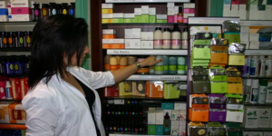 Συνεχίζουν τις κινητοποιήσεις οι φαρμακοποιοί