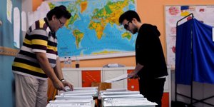 Στις κάλπες οι πολίτες
