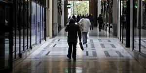 Μικρή αύξηση αναμένεται στον κατώτατο μισθό