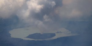 To ηφαίστειο Manaro Voui βρυχάται εδώ και μέρες (Φωτογραφία: ΑΡ)