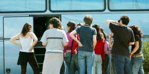 Χειρόφρενο τραβάνε τα πούλμαν - Σταματάνε τη μεταφορά των μαθητών