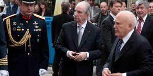 Ανάπηρος πολέμου δίνει «γράμμα ζωής» στον Κάρολο Παπούλια