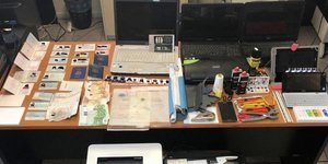 Βρέθηκε εργαστήριο πλαστών εγγράφων στα Πατήσια (Φωτογραφία: ΕΛ.ΑΣ.)