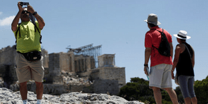 Μέχρι το Νοέμβριο θα έρχονται τουρίστες στην Ελλάδα