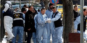 Ενας νεκρός από την επίθεση καμικάζι σε αστυνομικό τμήμα της Κωνσταντινούπολης