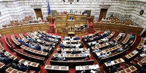 Στη Βουλή το νομοσχέδιο για τα αυθαίρετα / Φωτογραφία: (EUROKINISSI/ΓΙΩΡΓΟΣ ΚΟΝΤΑΡΙΝΗΣ)